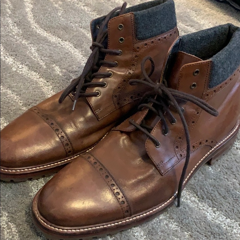 New condition Johnston and Murphy boots 11.5